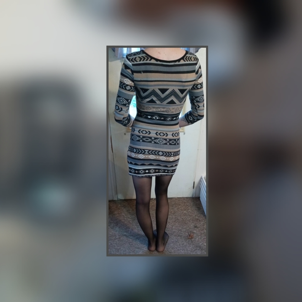 Dress - Picture 3 of 4